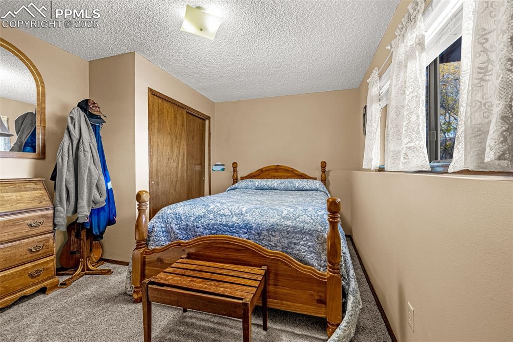 Image 18 of 26: Bedroom