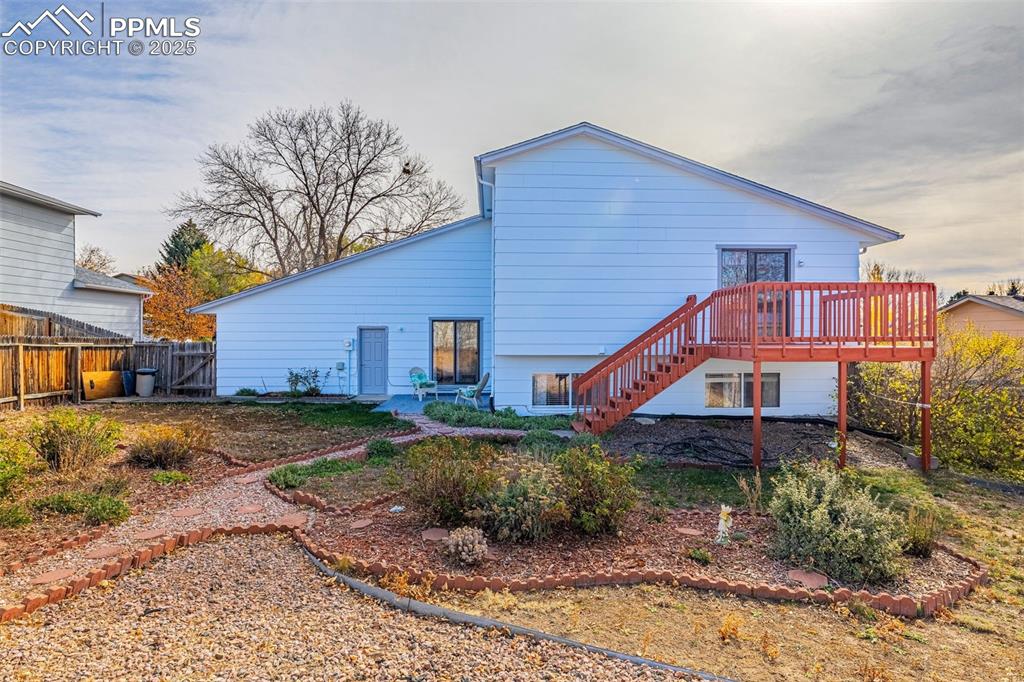 Image 22 of 26: Back of Structure