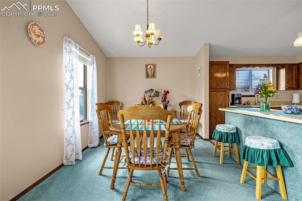 Image 7 of 26: Dining Area