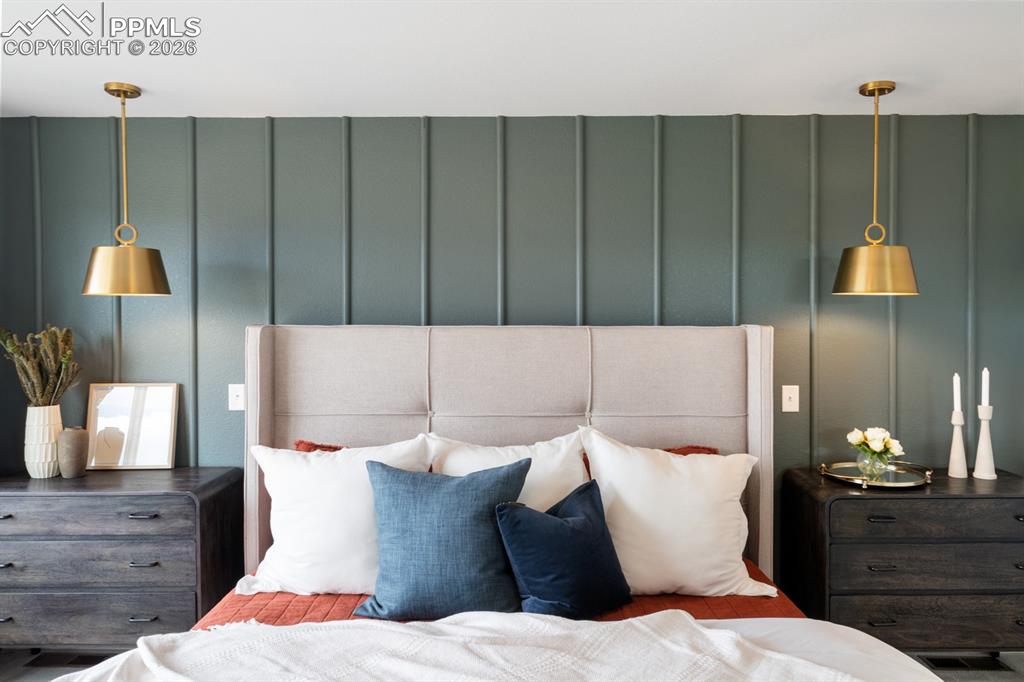 Image 31 of 50: Bedroom