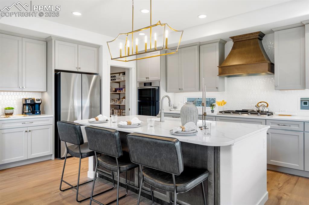 Image 7 of 50: Kitchen