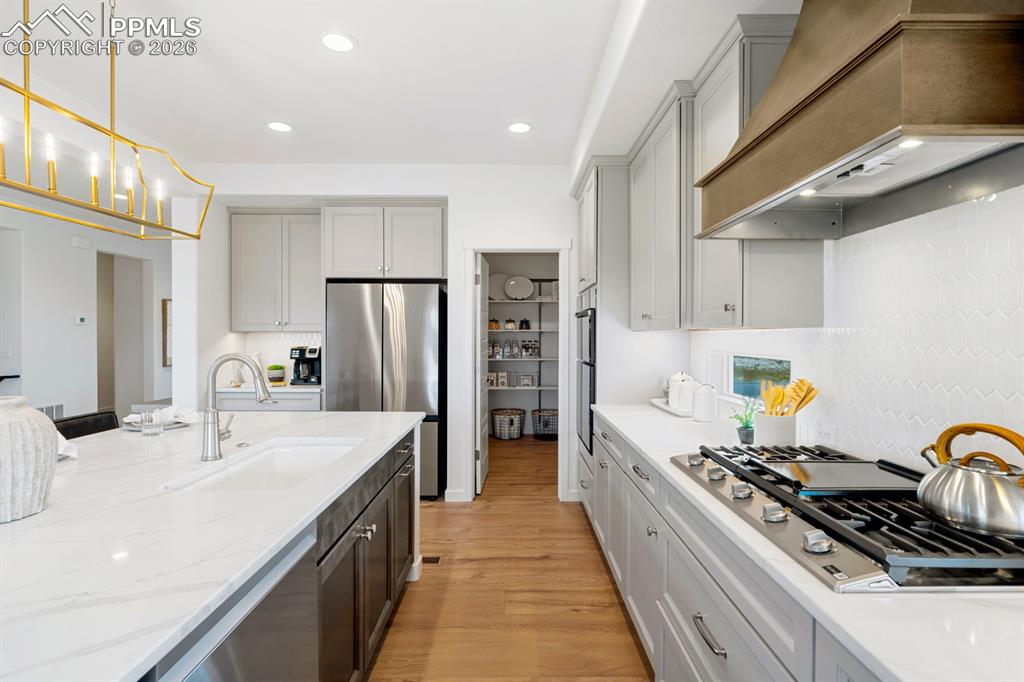 Image 8 of 50: Kitchen