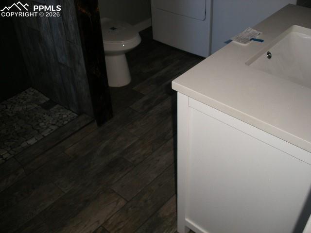 Image 35 of 44: Bathroom