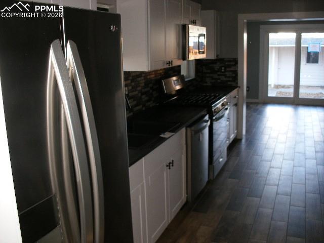 Image 4 of 44: Kitchen