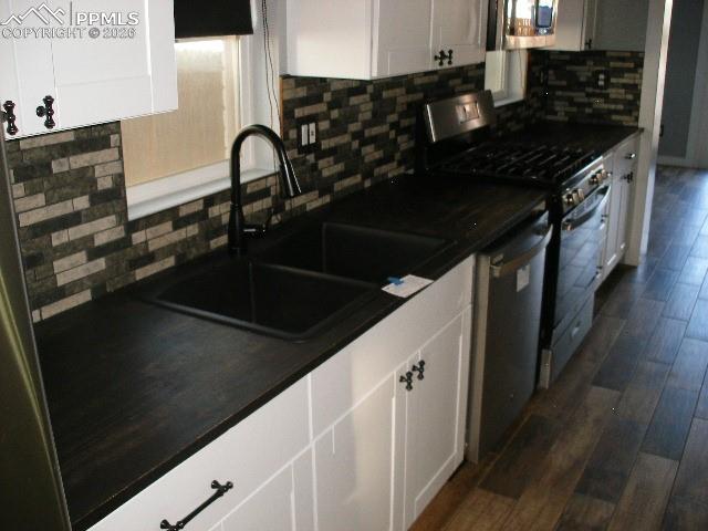 Image 9 of 44: Kitchen