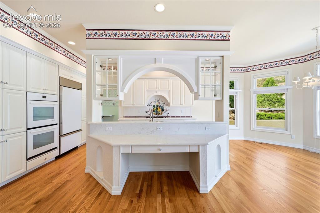Image 16 of 50: Kitchen