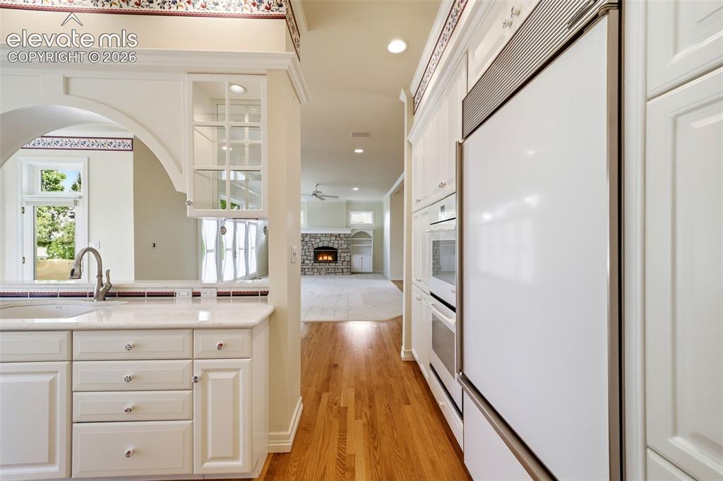 Image 19 of 50: Kitchen
