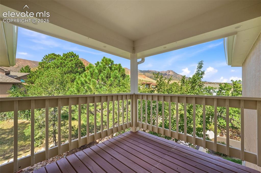 Image 35 of 50: Deck