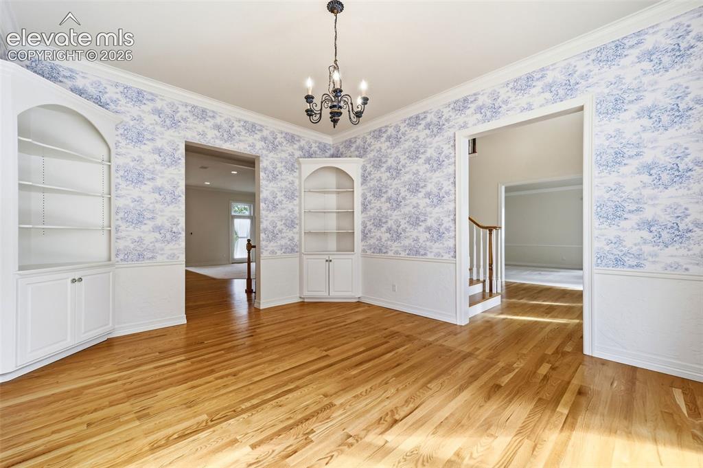 Image 9 of 50: Dining Area