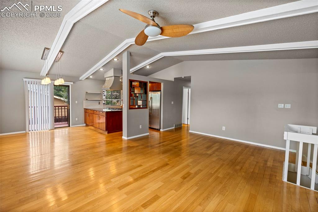 Image 10 of 50: Living Room