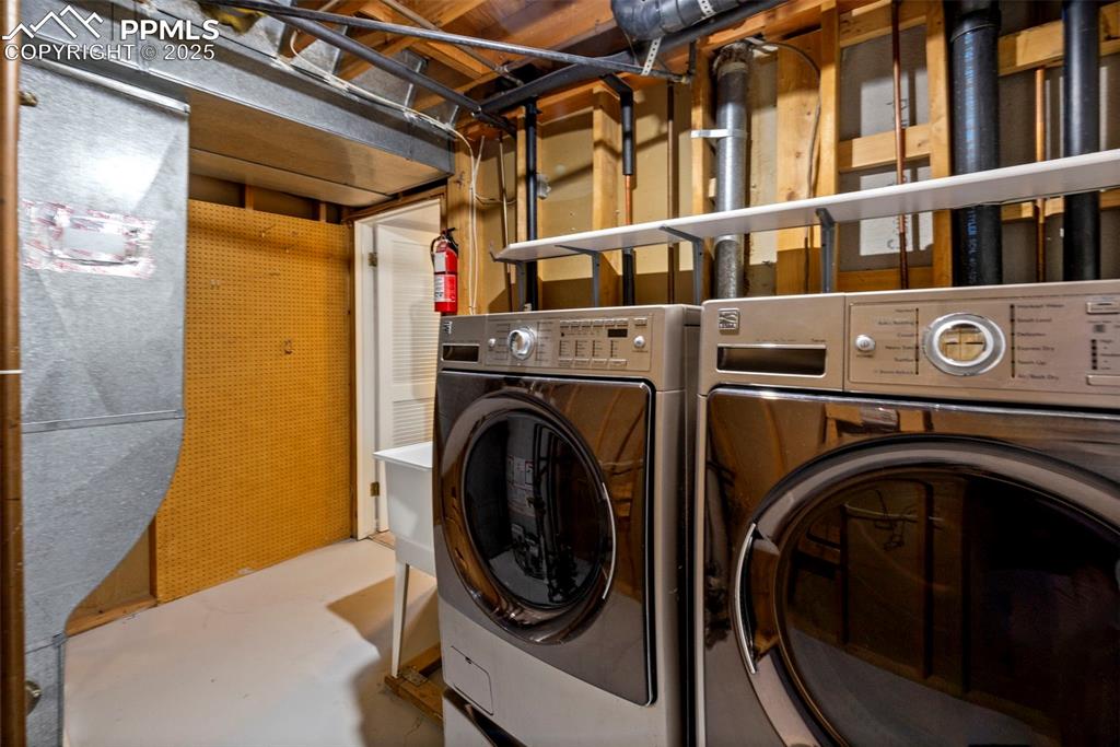 Image 37 of 50: Laundry