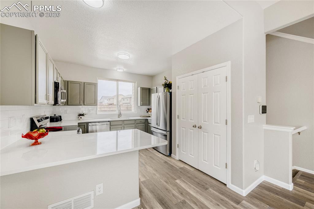 Image 10 of 29: Kitchen