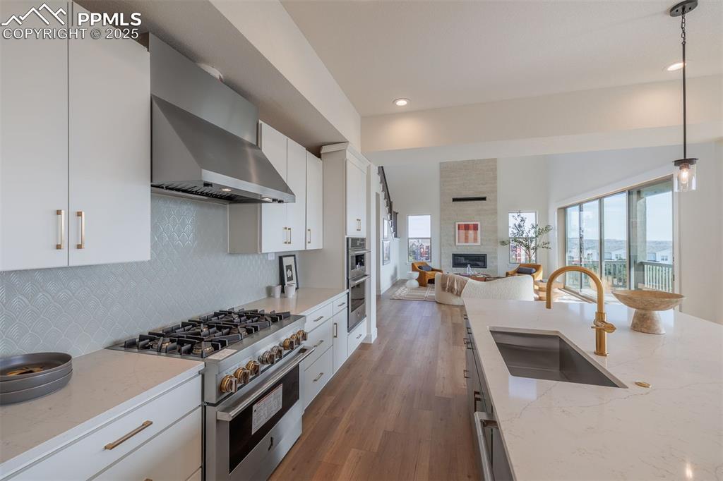 Image 12 of 43: Kitchen