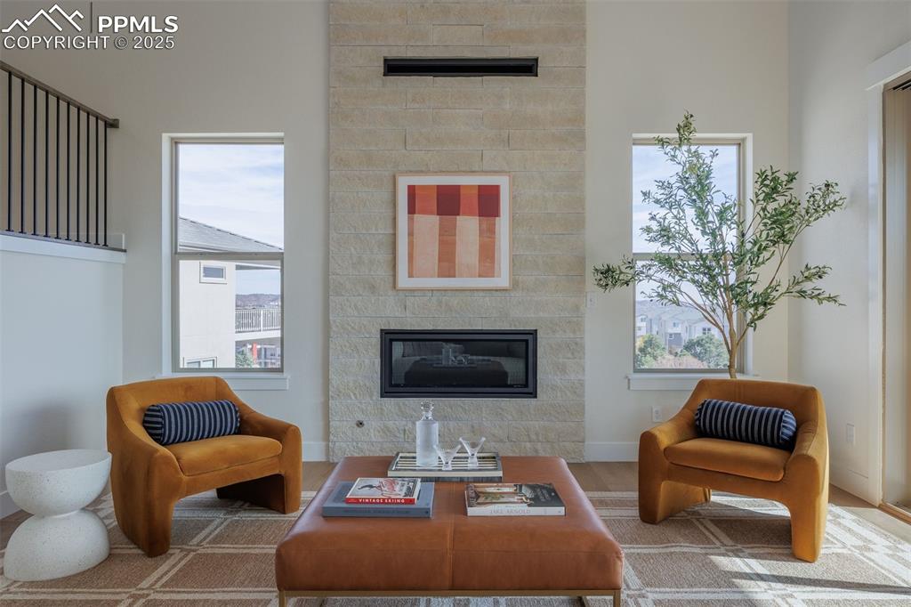 Image 19 of 43: Living Room