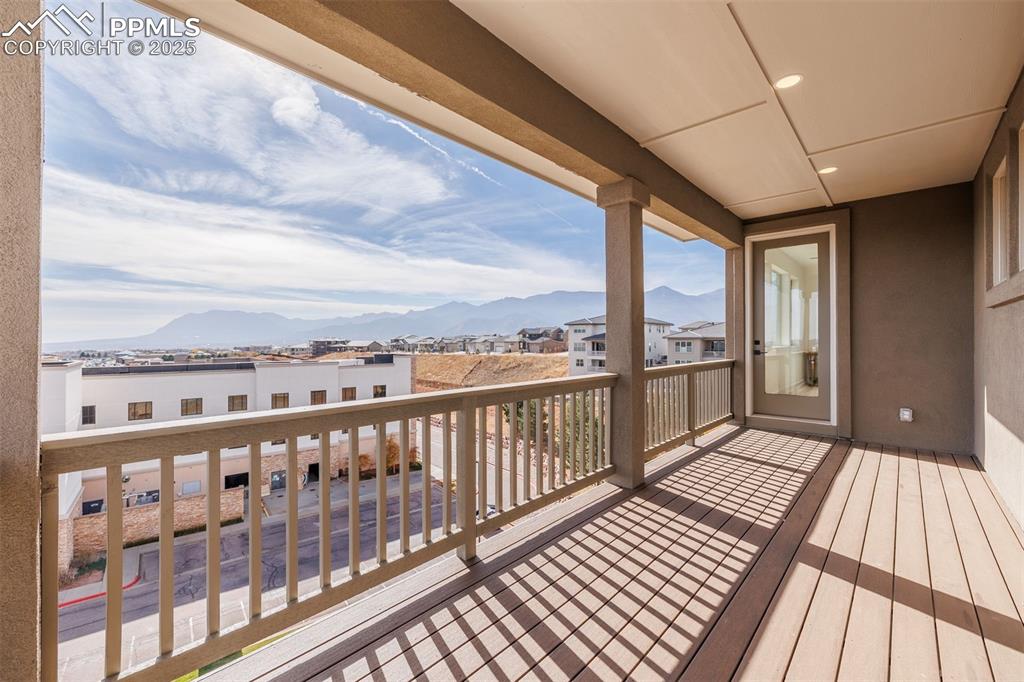 Image 26 of 43: Deck