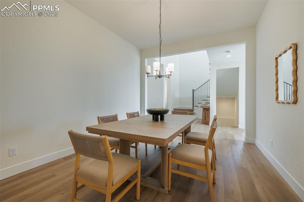 Image 7 of 43: Dining Area