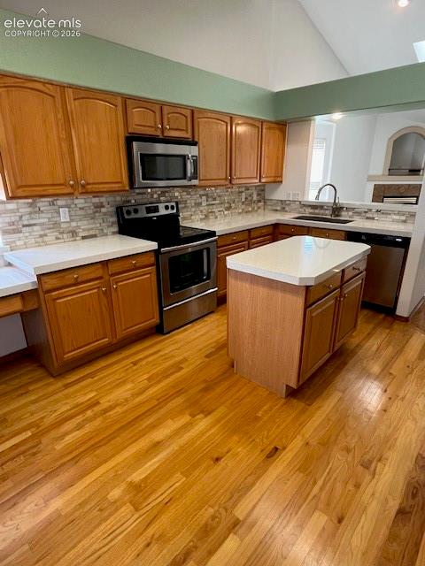 Image 7 of 18: Kitchen