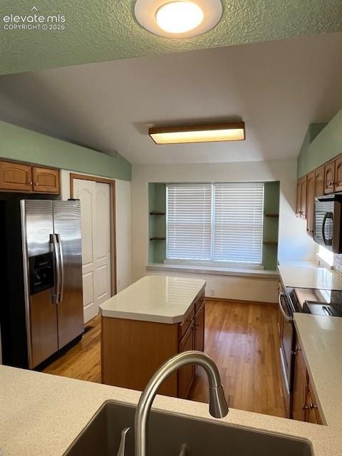 Image 8 of 18: Kitchen