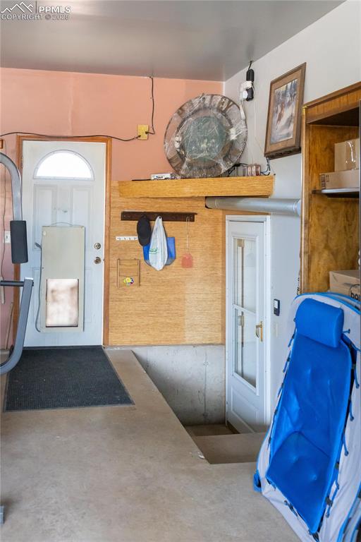 Image 45 of 49: Garage