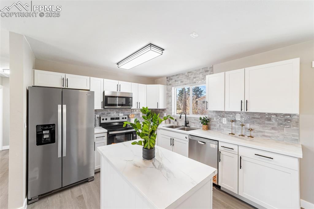 Image 10 of 43: Kitchen