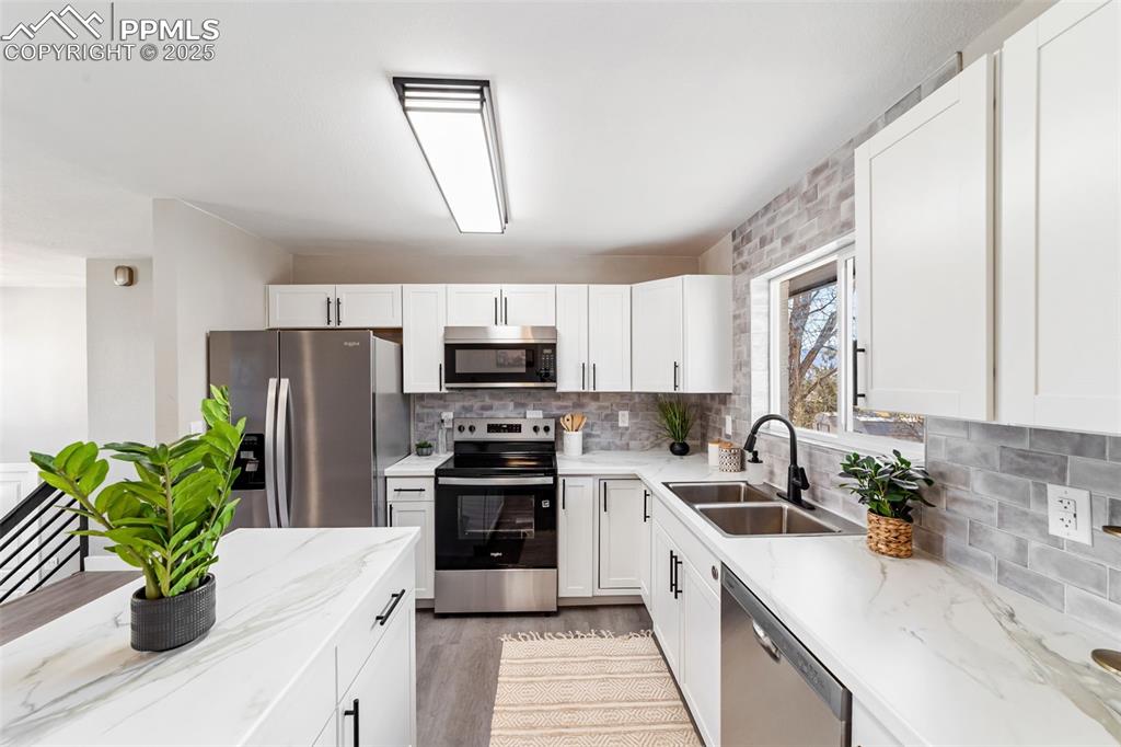 Image 12 of 43: Kitchen