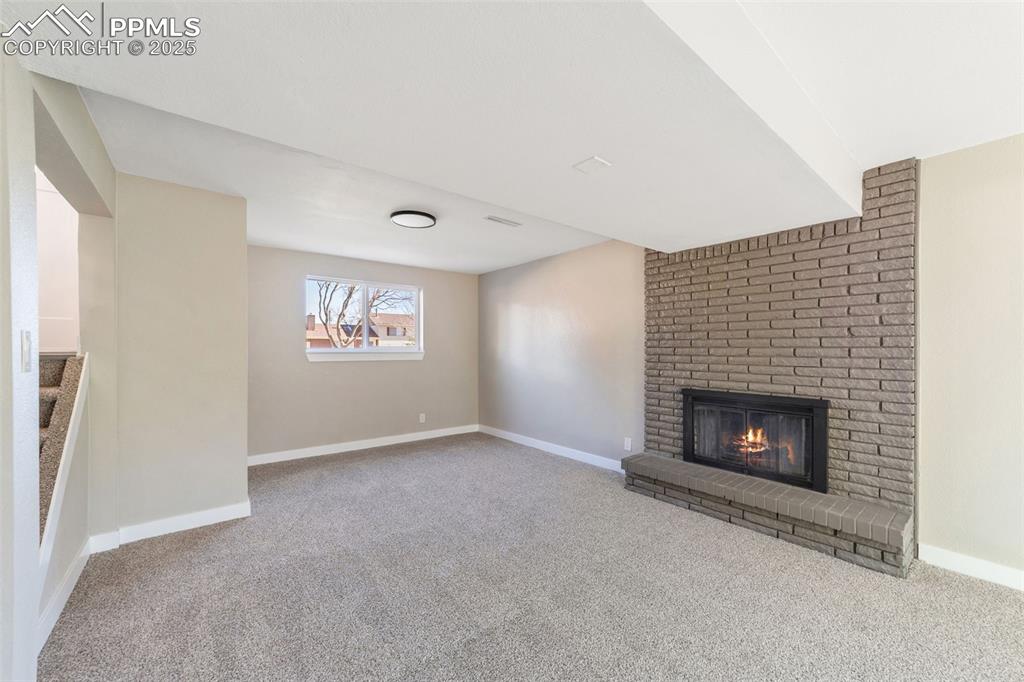 Image 26 of 43: Living Room