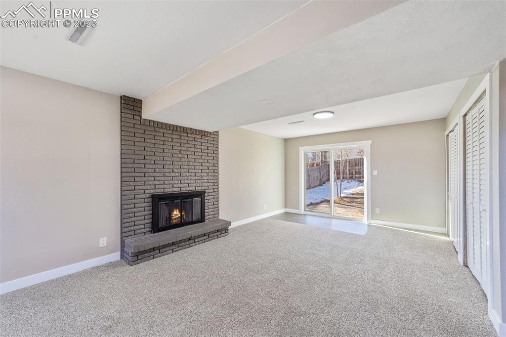 Image 27 of 43: Living Room