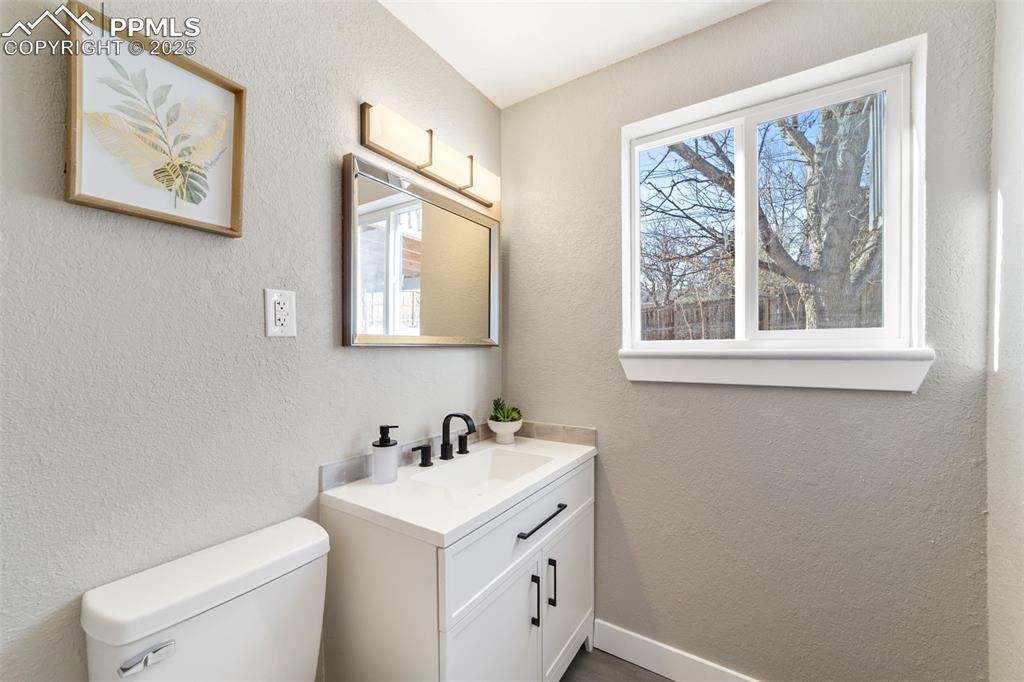 Image 33 of 43: Bathroom