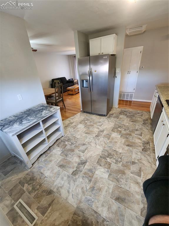 Image 10 of 44: Kitchen