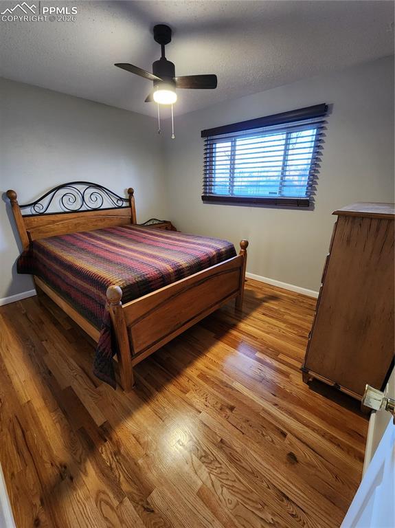 Image 12 of 44: Bedroom