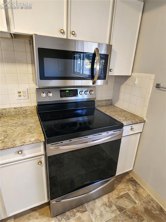 Image 15 of 44: Kitchen