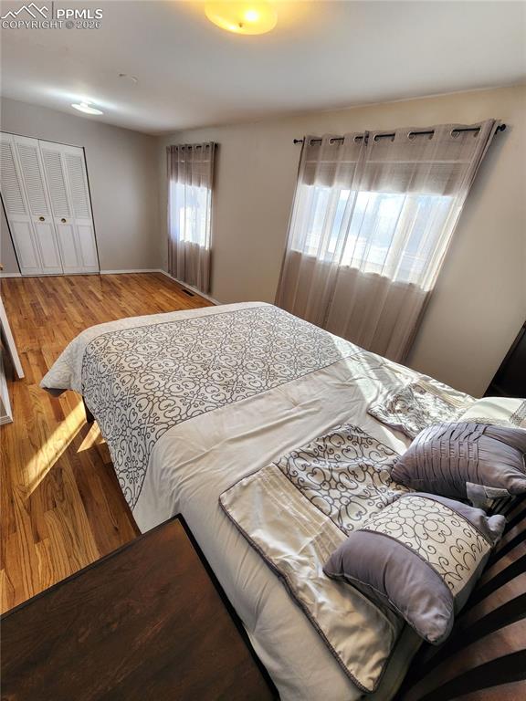 Image 17 of 44: Bedroom