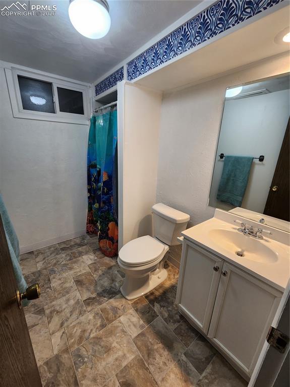 Image 24 of 44: Bathroom