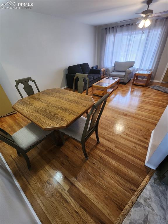 Image 28 of 44: Dining Area