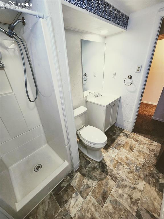 Image 33 of 44: Bathroom