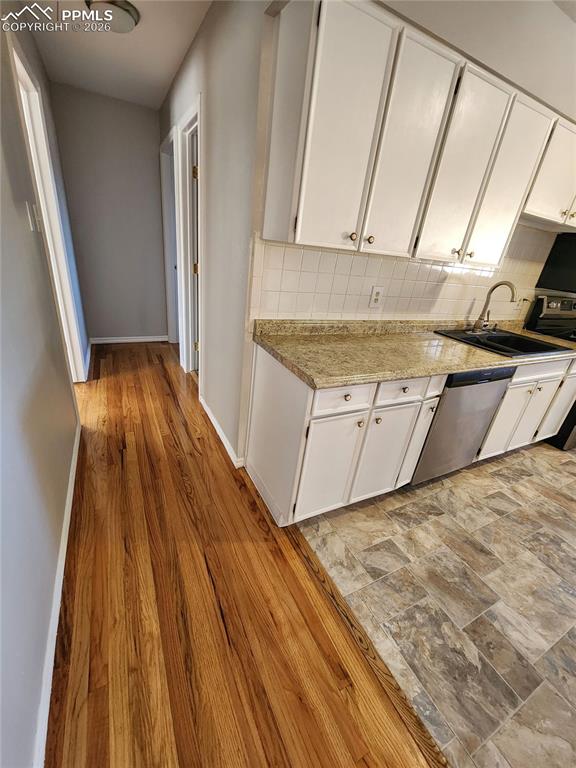 Image 35 of 44: Kitchen