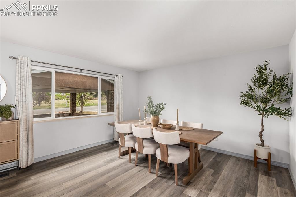 Image 13 of 41: Dining Area