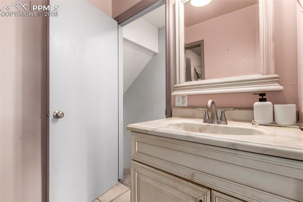 Image 22 of 41: Bathroom