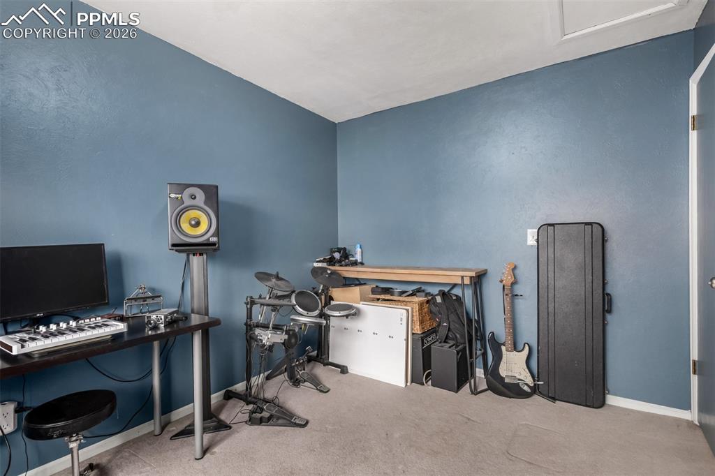 Image 31 of 41: Office