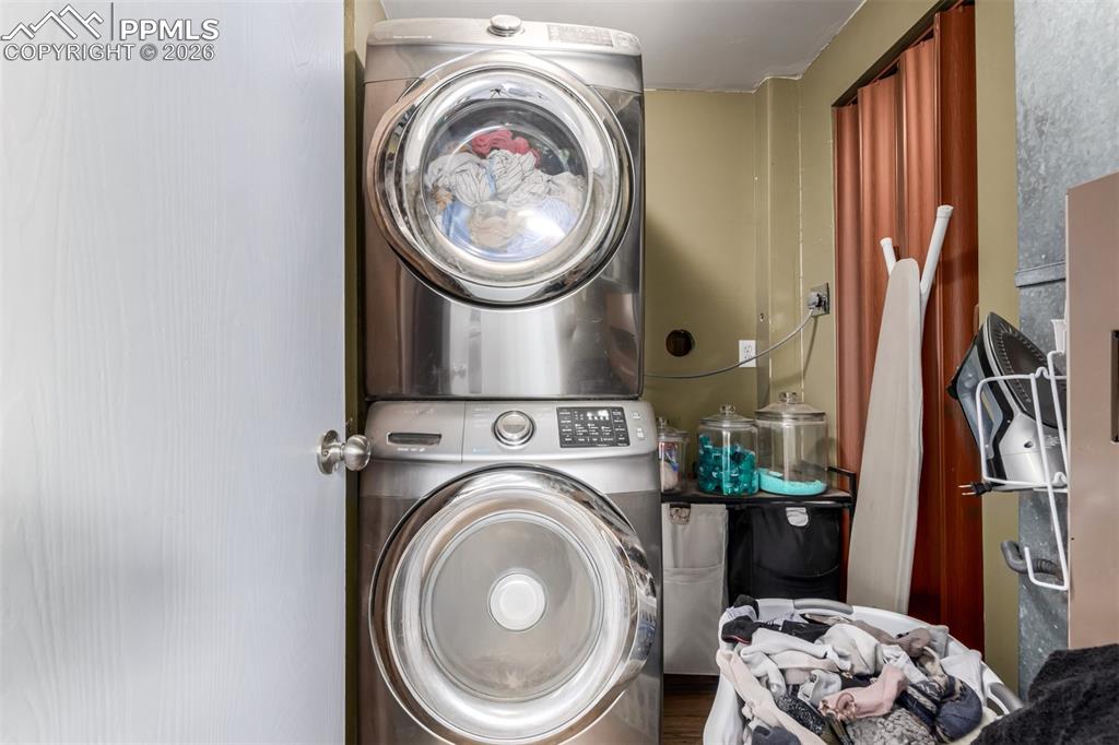 Image 32 of 41: Laundry