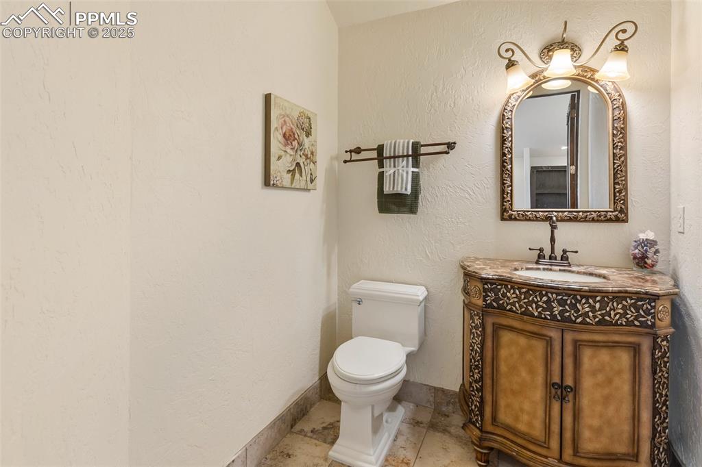 Image 15 of 50: Bathroom
