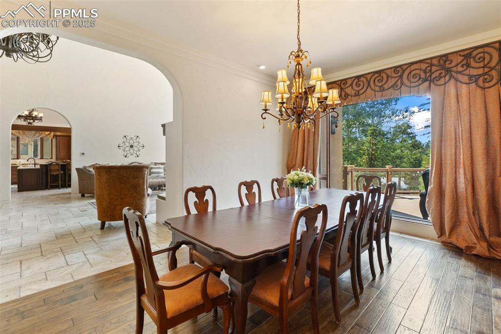 Image 19 of 50: Dining Area
