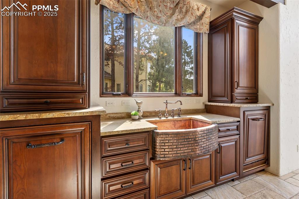 Image 9 of 50: Copper sink with double dishwashers on both sides.