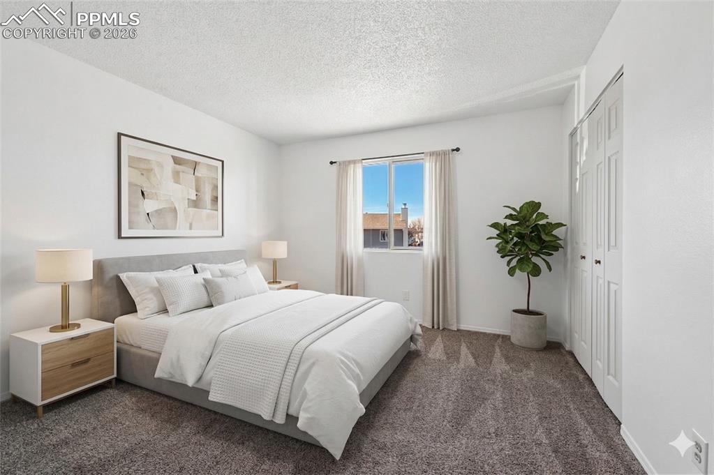 Image 16 of 27: Bedroom