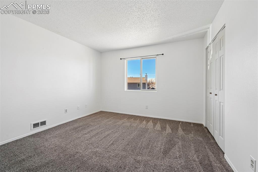 Image 17 of 27: Bedroom