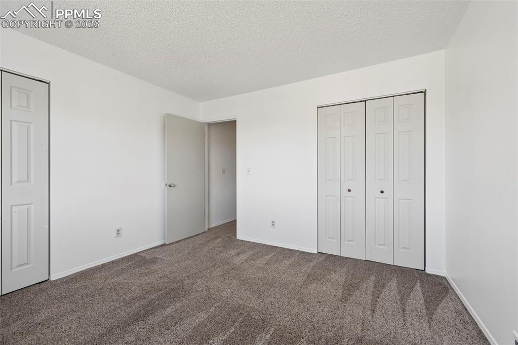 Image 18 of 27: Bedroom