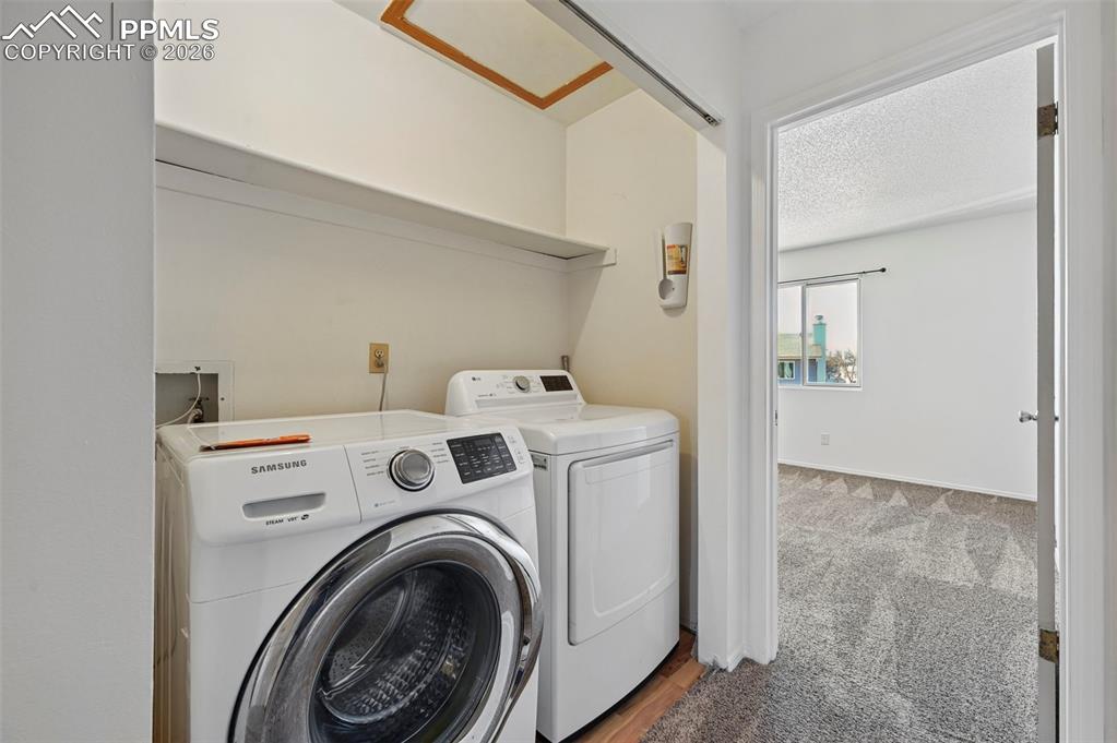 Image 21 of 27: Laundry