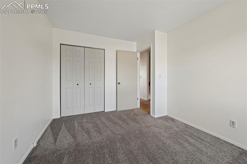 Image 24 of 27: Bedroom