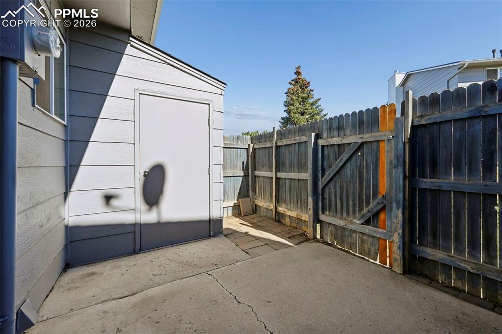 Image 25 of 27: Patio