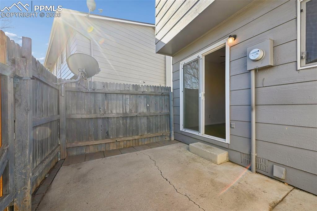 Image 26 of 27: Patio